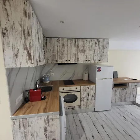 아파트 Lemon Tree Square House *